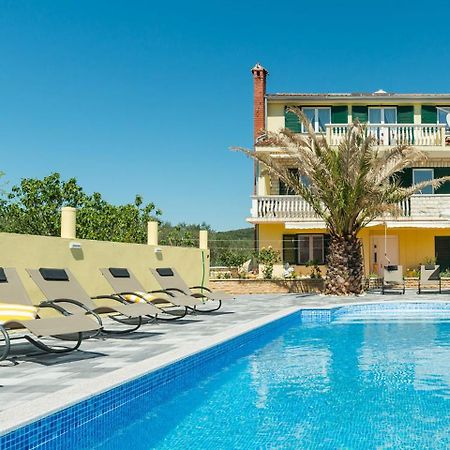 Crowonder Sun&Fun Holiday House With Large Swimming Pool, Playroom And Garden Бибинье Экстерьер фото