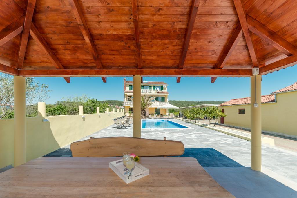 Crowonder Sun&Fun Holiday House With Large Swimming Pool, Playroom And Garden Бибинье Экстерьер фото