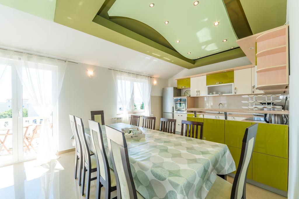 Crowonder Sun&Fun Holiday House With Large Swimming Pool, Playroom And Garden Бибинье Экстерьер фото