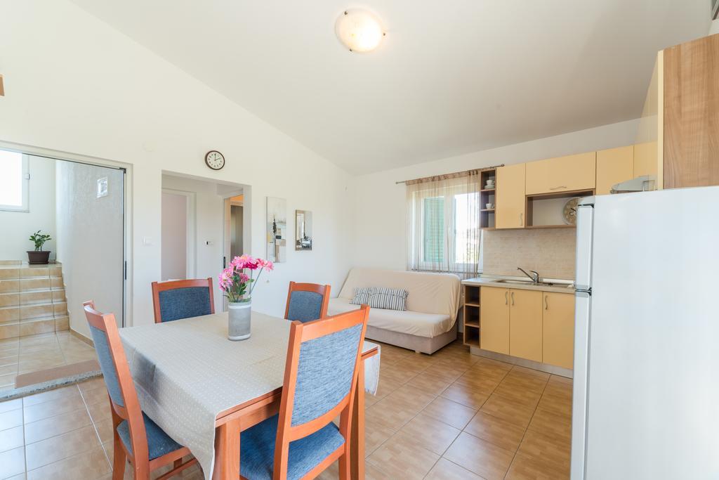 Crowonder Sun&Fun Holiday House With Large Swimming Pool, Playroom And Garden Бибинье Экстерьер фото