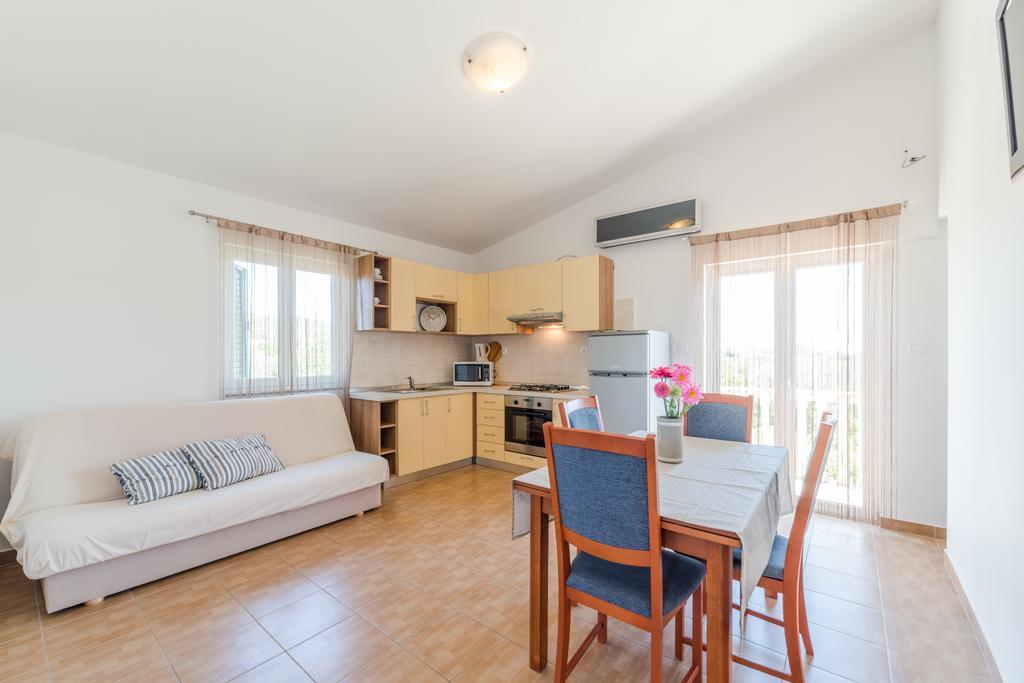 Crowonder Sun&Fun Holiday House With Large Swimming Pool, Playroom And Garden Бибинье Экстерьер фото