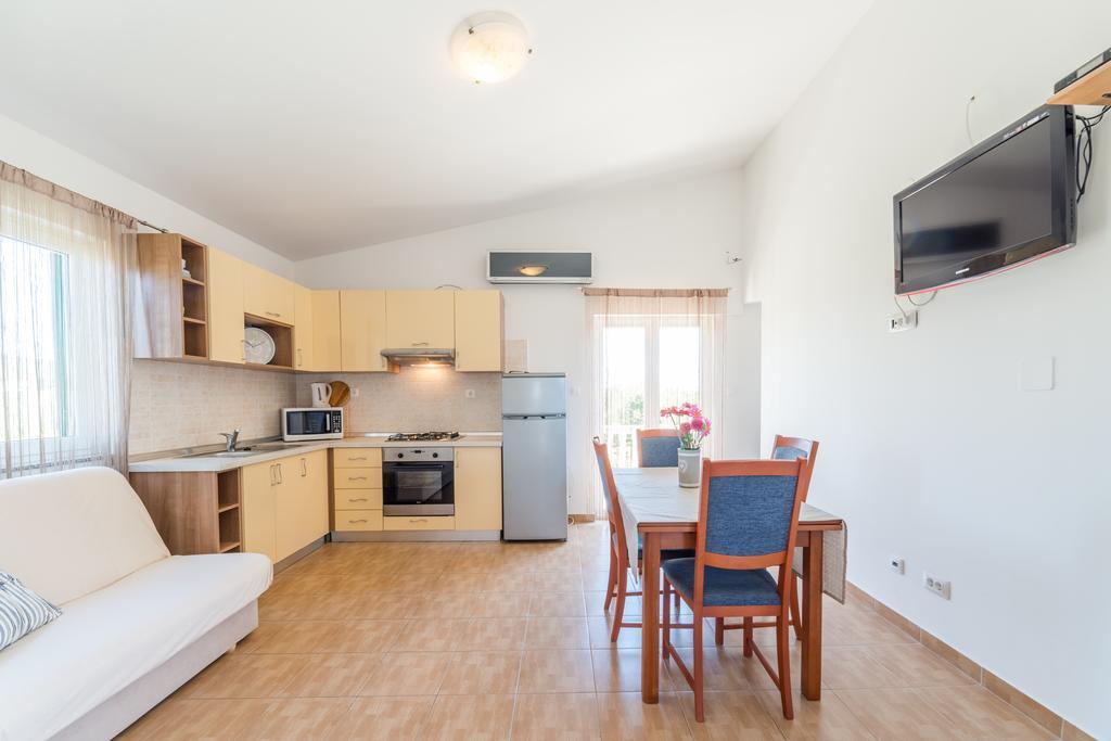 Crowonder Sun&Fun Holiday House With Large Swimming Pool, Playroom And Garden Бибинье Экстерьер фото