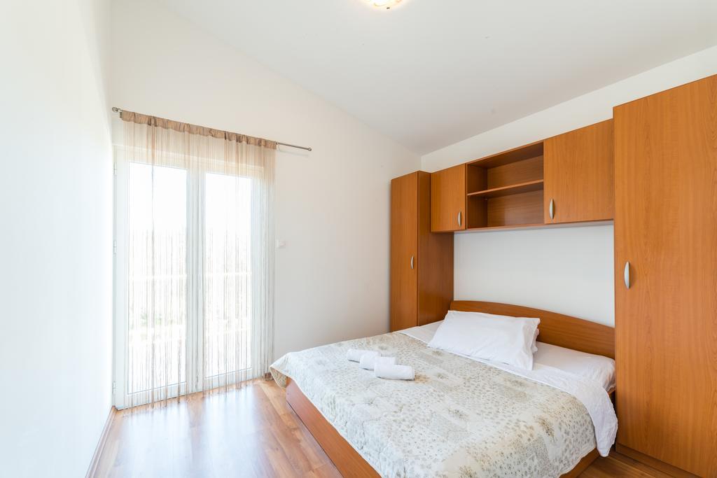 Crowonder Sun&Fun Holiday House With Large Swimming Pool, Playroom And Garden Бибинье Экстерьер фото