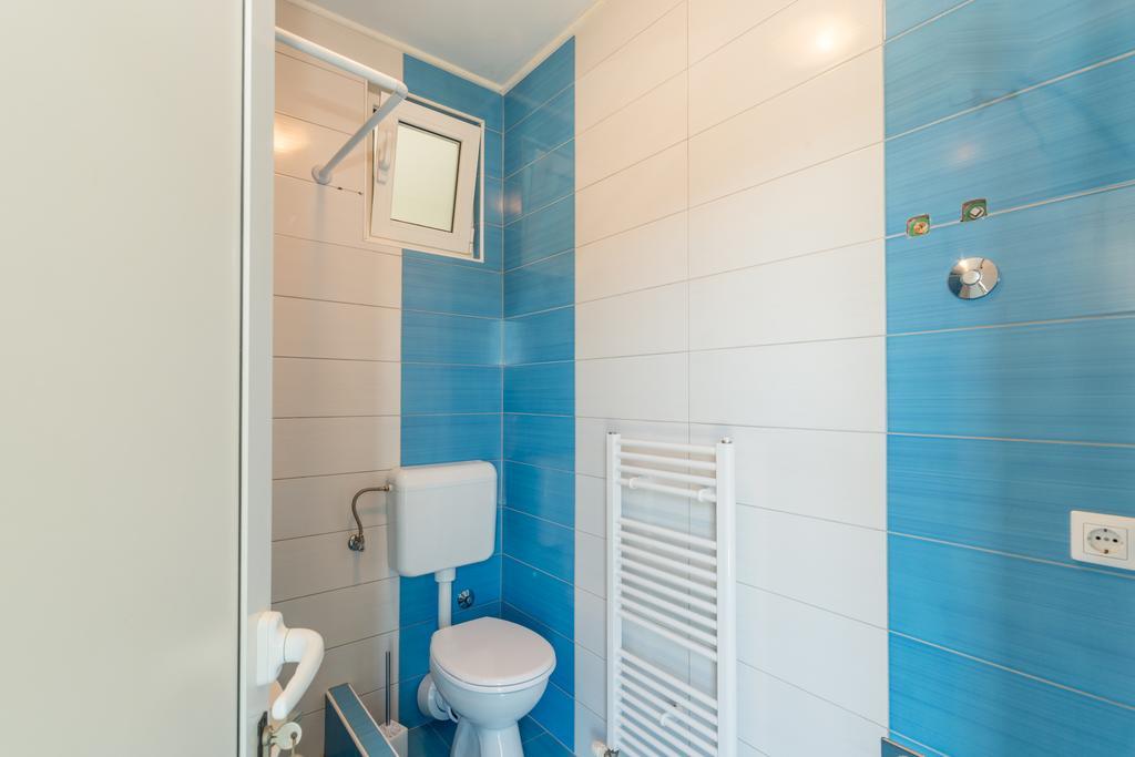 Crowonder Sun&Fun Holiday House With Large Swimming Pool, Playroom And Garden Бибинье Экстерьер фото