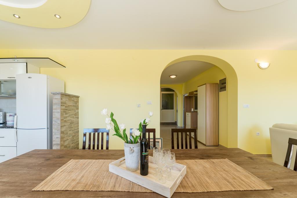 Crowonder Sun&Fun Holiday House With Large Swimming Pool, Playroom And Garden Бибинье Экстерьер фото