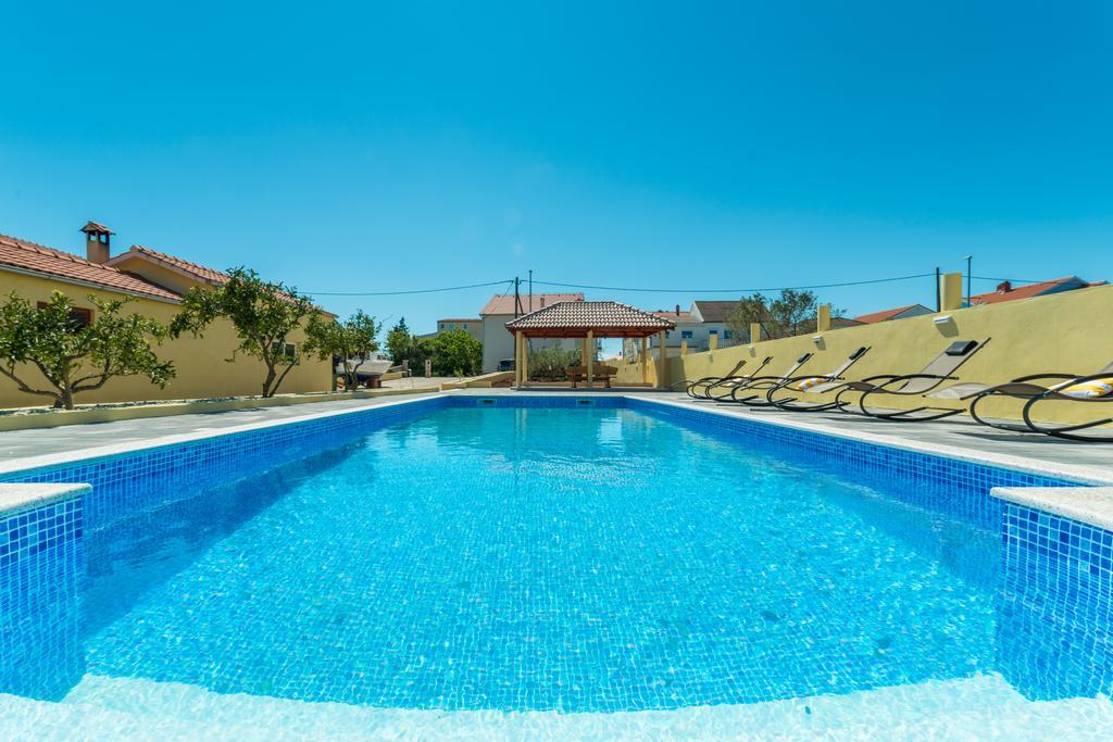 Crowonder Sun&Fun Holiday House With Large Swimming Pool, Playroom And Garden Бибинье Экстерьер фото